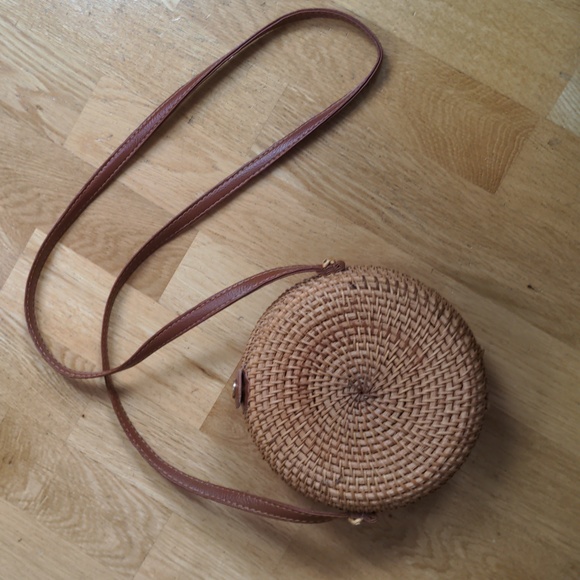 Circular Wicker Basket Purse - Picture 1 of 3